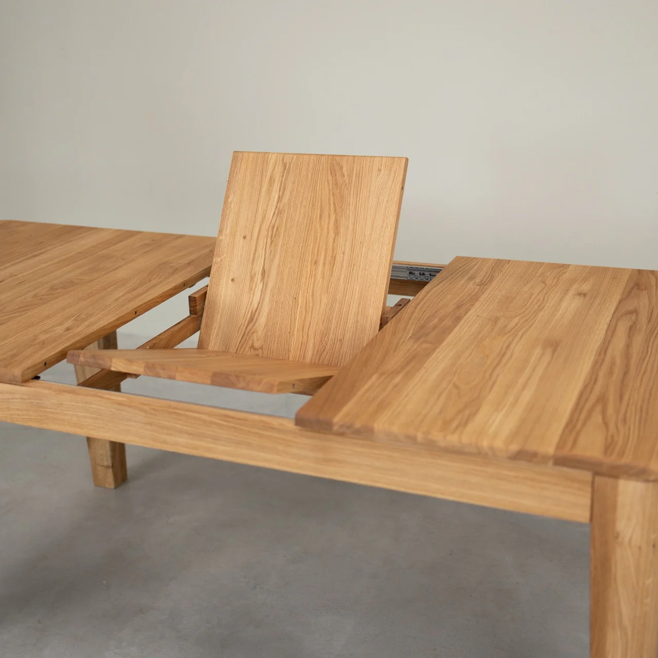 Table à manger rectangulaire extensible en bois massif de chêne Kodama - NordicStory - Image 11
