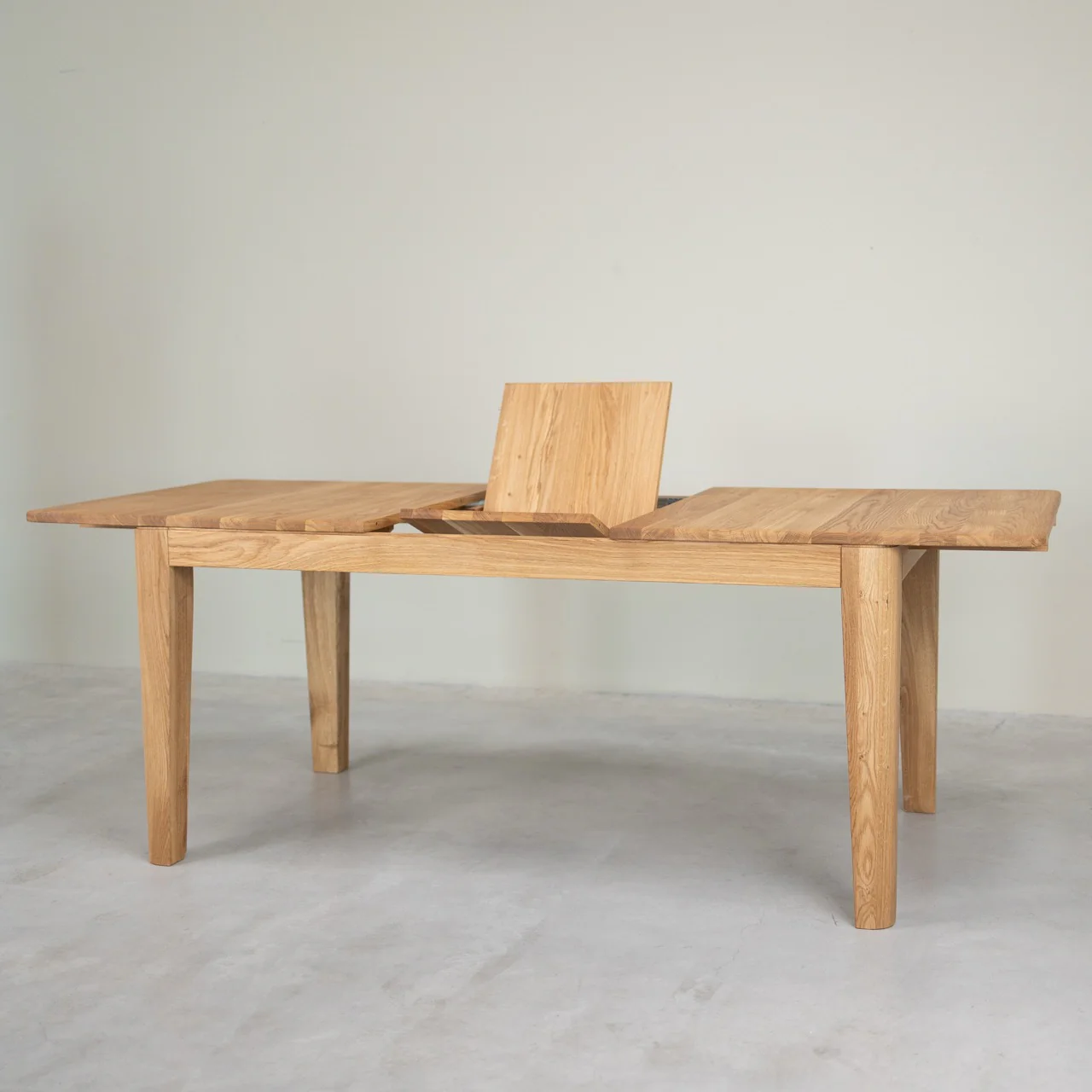 Table à manger rectangulaire extensible en bois massif de chêne Kodama - NordicStory - Image 12