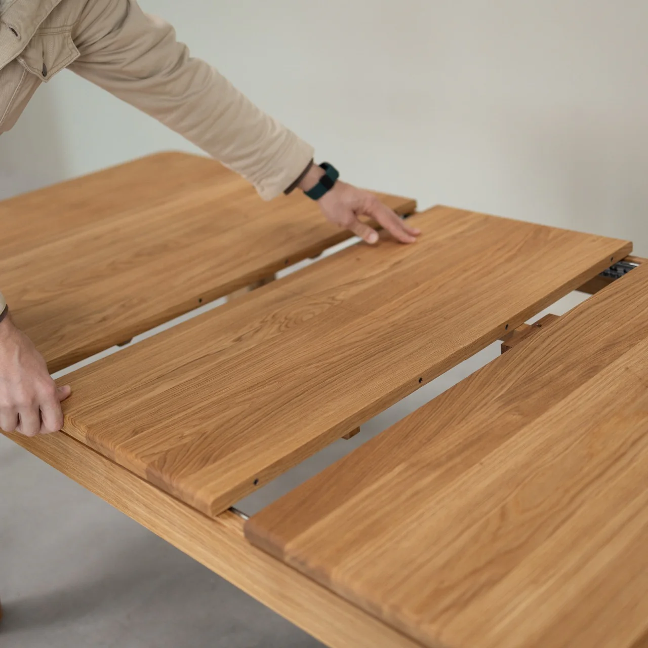 Table à manger rectangulaire extensible en bois massif de chêne Kodama - NordicStory - Image 13