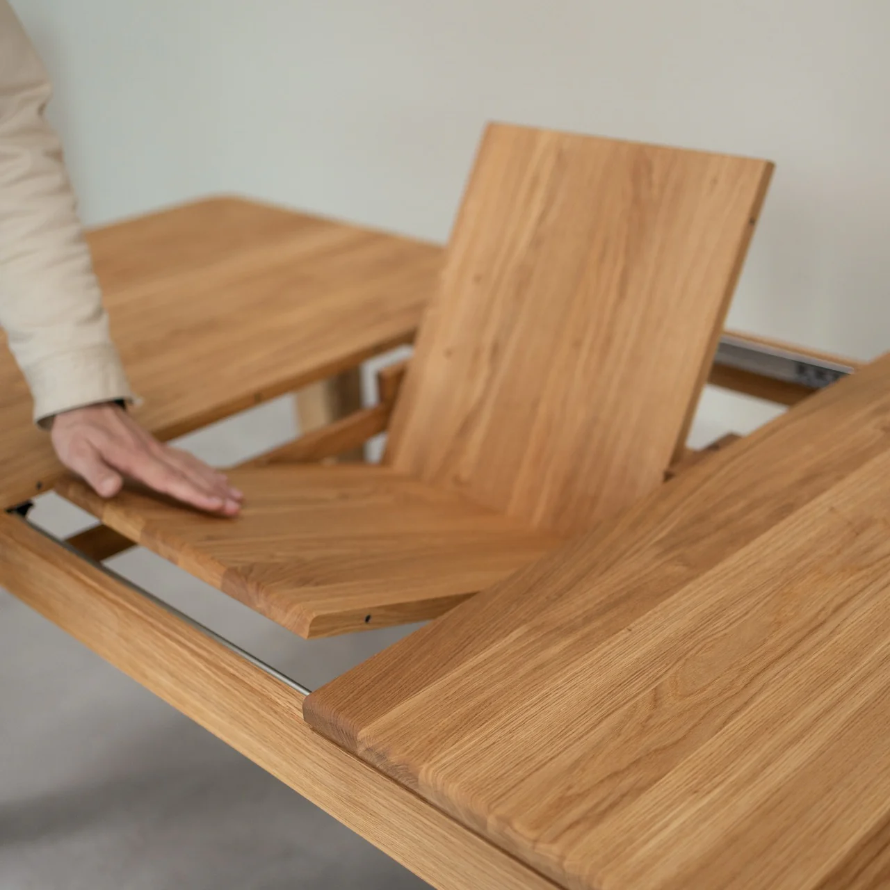 Table à manger rectangulaire extensible en bois massif de chêne Kodama - NordicStory - Image 15
