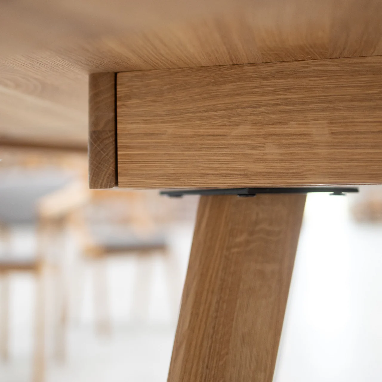 Table à manger ronde extensible en bois massif de chêne Léa - NordicStory - Image 12