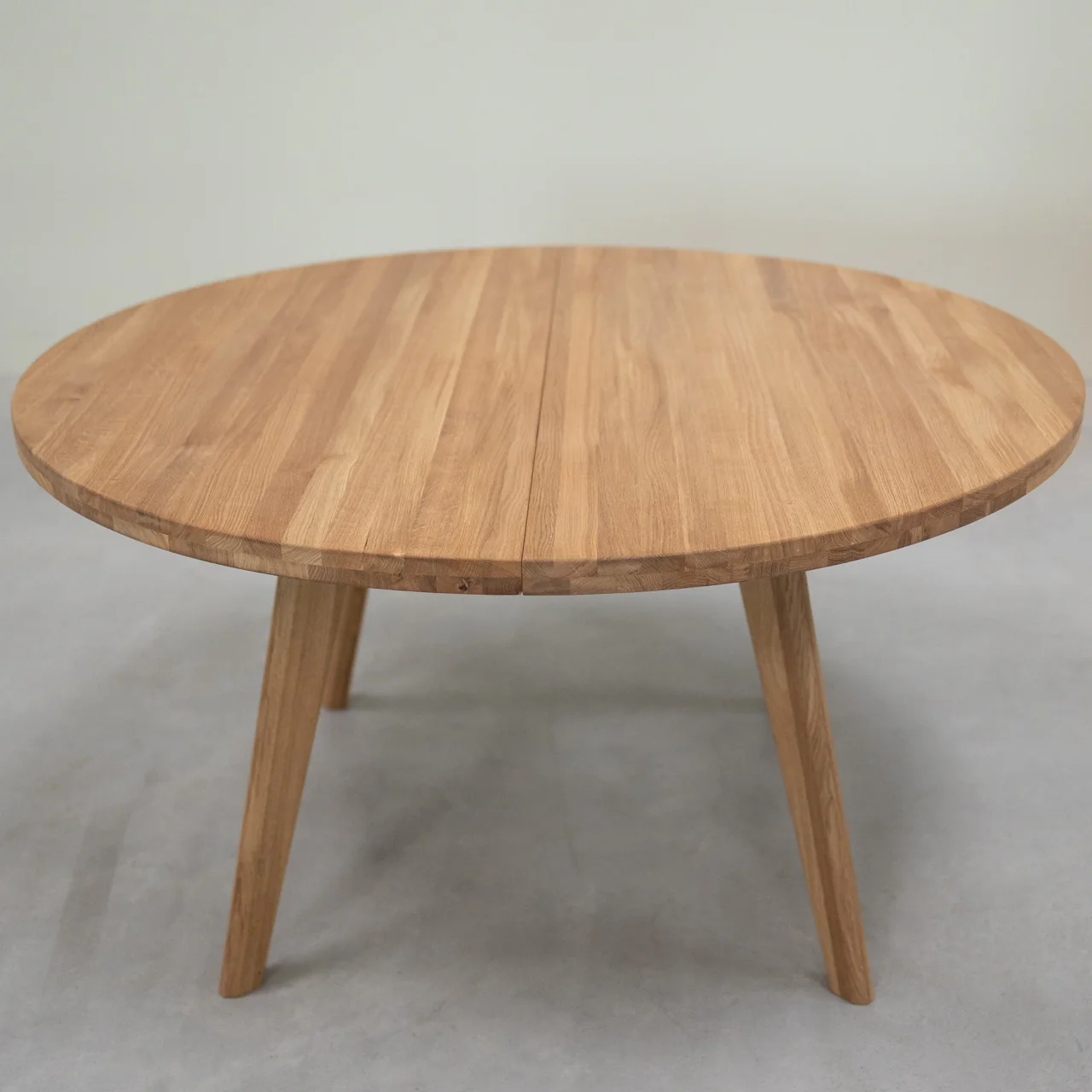 Table à manger ronde extensible en bois massif de chêne Léa - NordicStory - Image 4