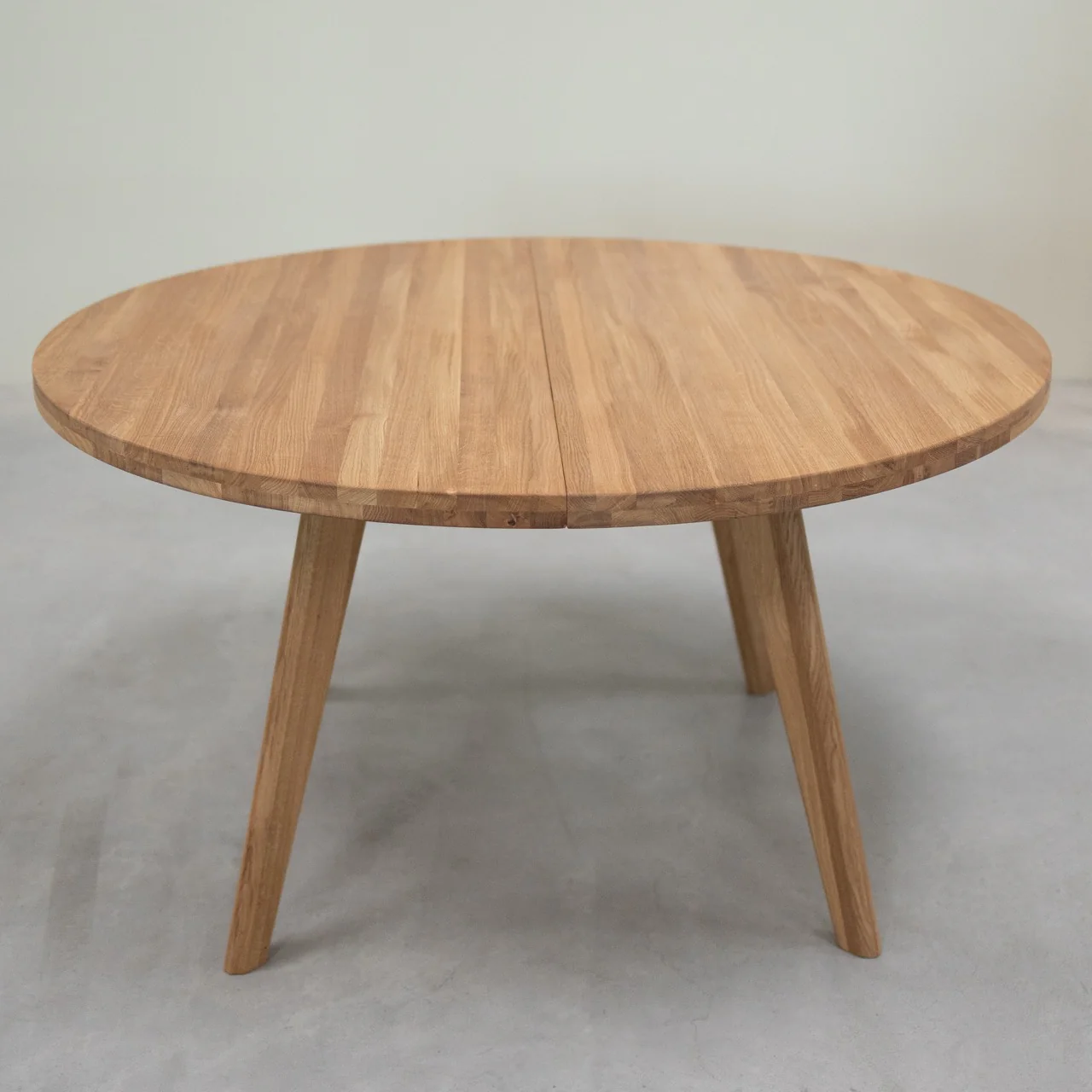 Table à manger ronde extensible en bois massif de chêne Léa - NordicStory - Image 5
