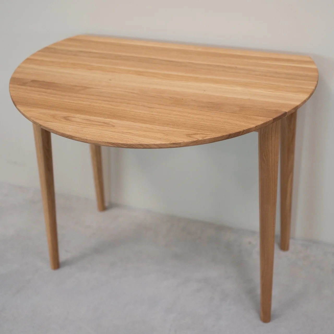 Table à manger ronde extensible en bois massif de chêne Luna - NordicStory - Image 3