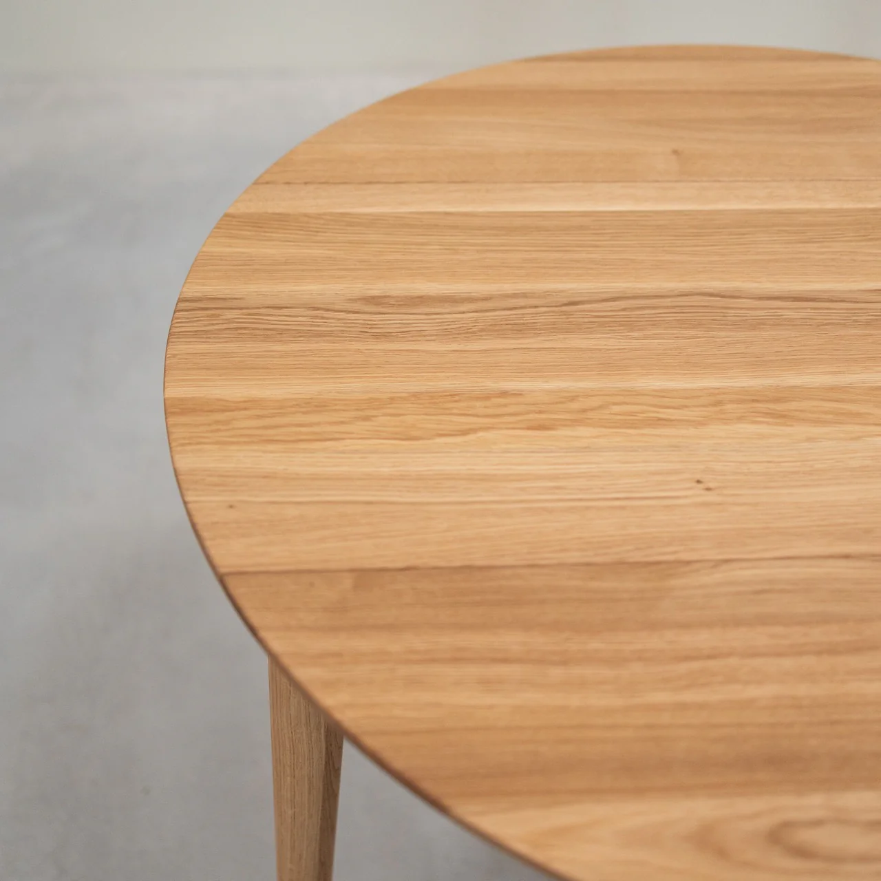 Table à manger ronde extensible en bois massif de chêne Luna - NordicStory - Image 4