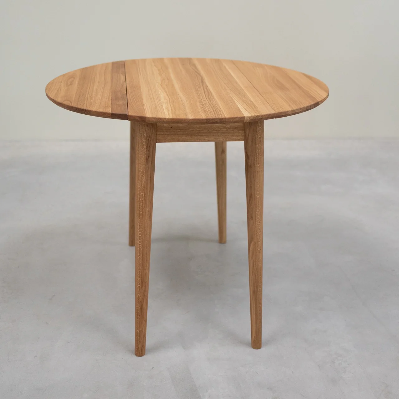 Table à manger ronde extensible en bois massif de chêne Luna - NordicStory - Image 5