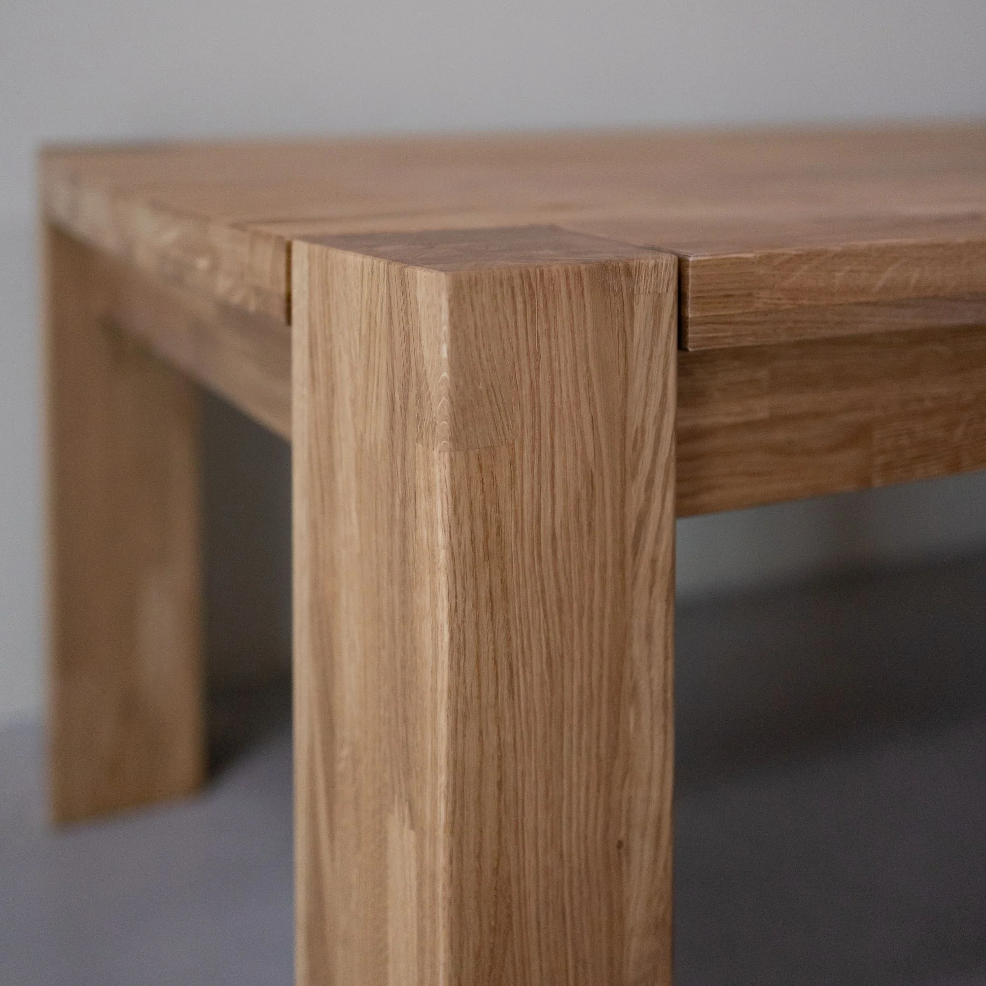 Table basse en bois massif de chêne Balder - NordicStory - Image 6
