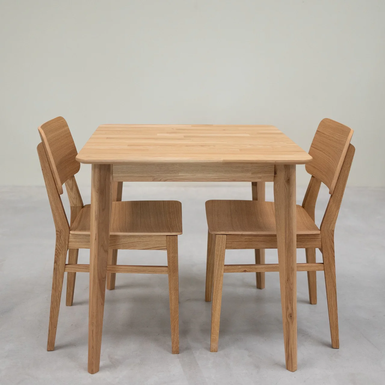 Table à manger carré en bois massif de chêne Gustaf - NordicStory - Image 4