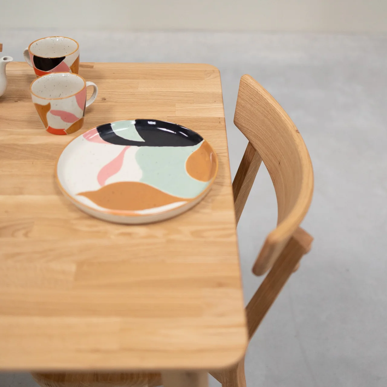 Table à manger carré en bois massif de chêne Gustaf - NordicStory - Image 9
